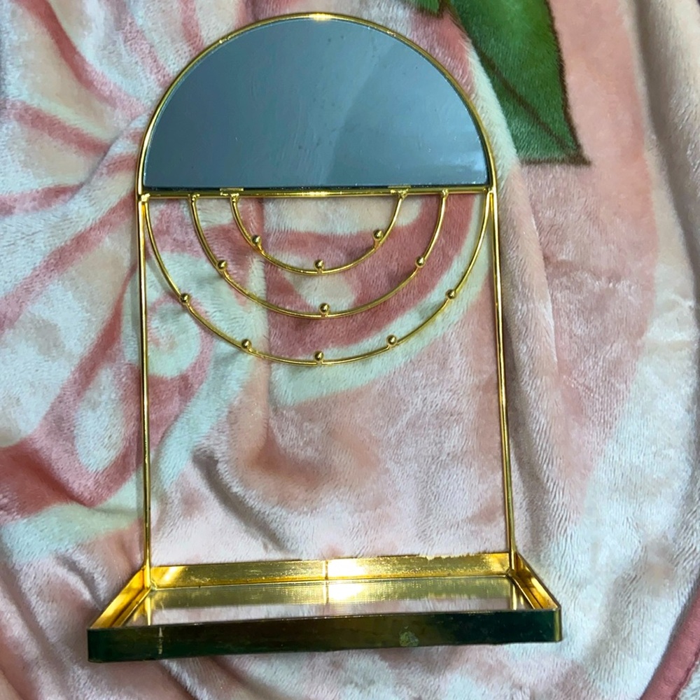 Jewelry holder with mirrors